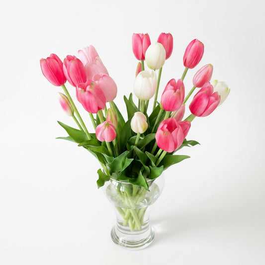 Boeket fel roze kunsttulpen real touch op tafel – onderhoudsvrije nep tulpen voor stijlvolle woondecoratie