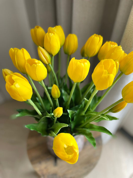 Gele kunst tulpen real touch in vaas – nep tulpen die echt lijken -
gele kunst tulpen real touch