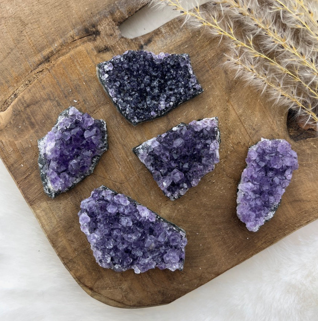 Amethist Punt ruw en geslepen | Jalla Stones - Edelstenen en Mineralen Amethist Punt ruw en geslepen | Jalla Stones - Edelstenen en Mineralen