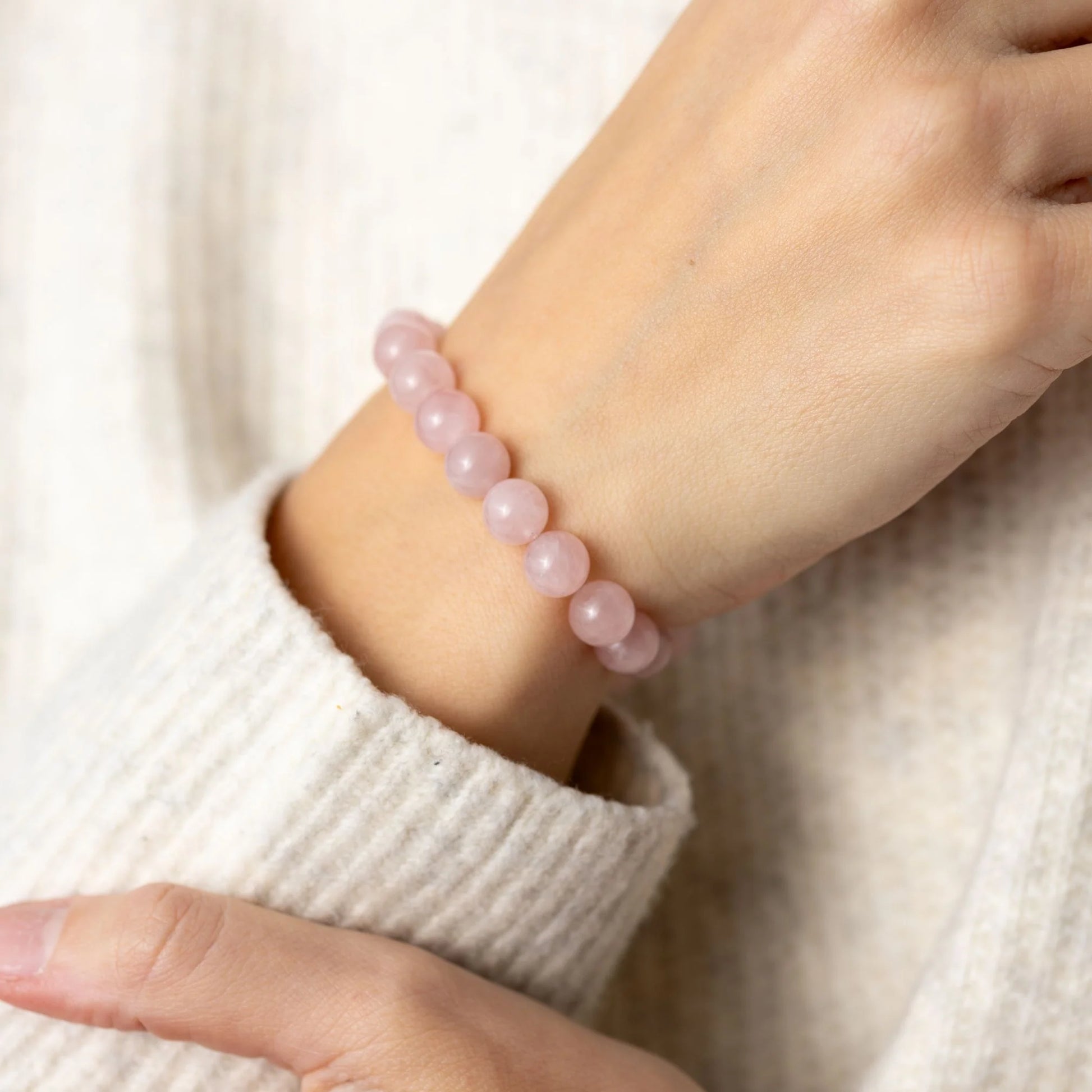 Armband Tendresse Rozenkwarts en Roze Opaal – | Jewels with inner purpose Armband Tendresse Rozenkwarts en Roze Opaal – | Jewels with inner purpose