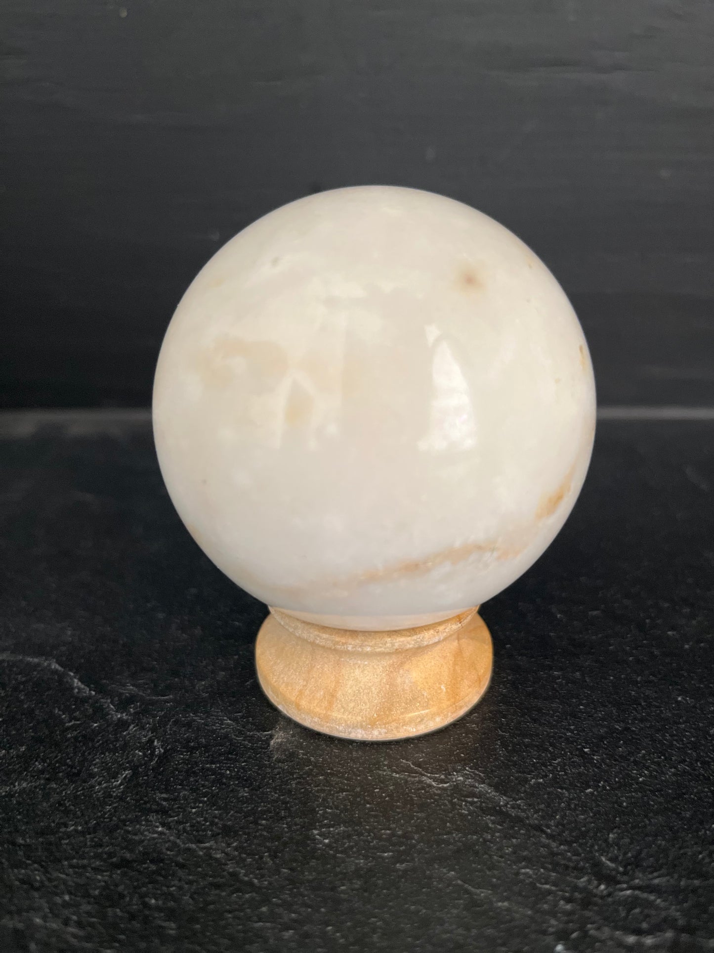 Betoverende Bol Witte Maansteen – 334 gram, 6 cm – Voor Innerlijke Rust en Intuïtie!