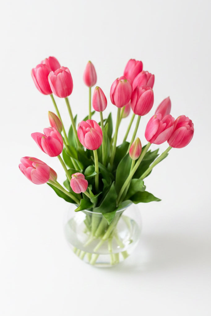Fel roze kunst tulpen real touch in glazen vaas – nep tulpen die echt lijken, luxe boeket voor interieur decoratie